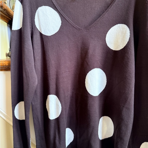 Chico’s NWT Pullover Sweater. Polka Dot Vneck Cocoa Bean.Size 0 polyester/nylon - Picture 3 of 11